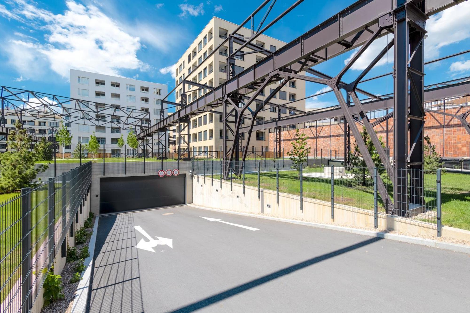 Bright 2Br - 7Th Floor, Balcony, Free Parking By Gravity Prague — Photos 3