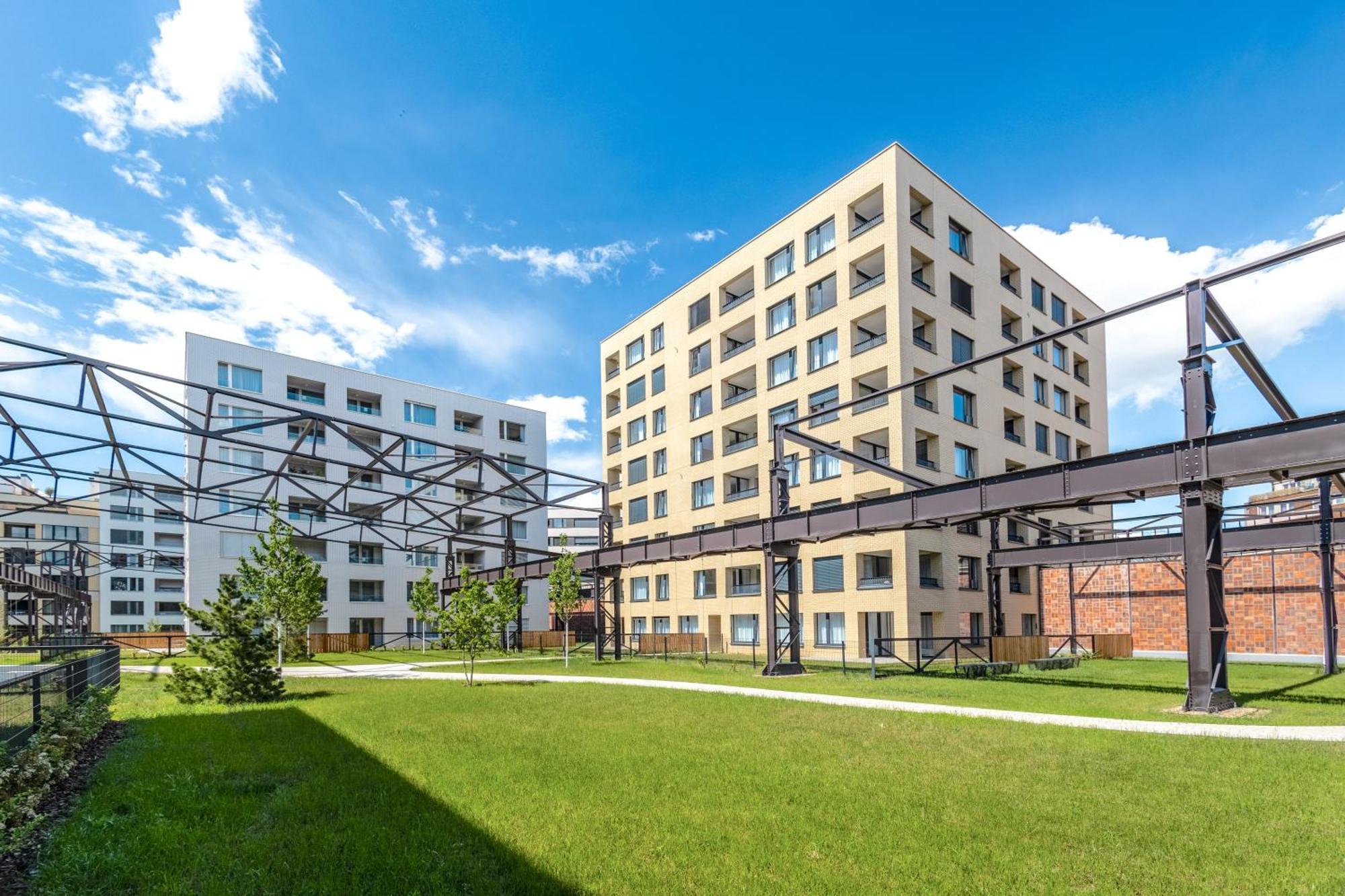 Bright 2Br - 7Th Floor, Balcony, Free Parking By Gravity Prague, Prague