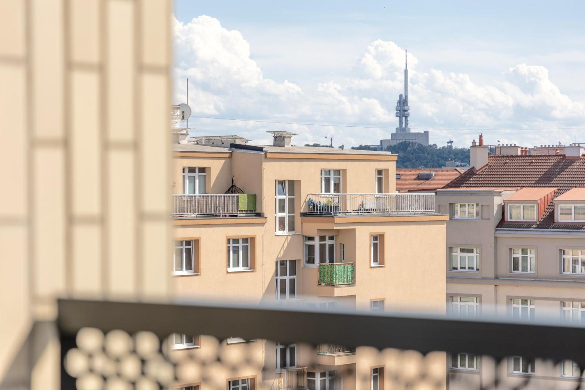 Bright 2Br - 7Th Floor, Balcony, Free Parking By Gravity Prague — Photos 2